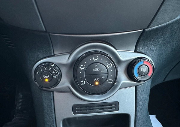 Ford Fiesta cena 18499 przebieg: 170600, rok produkcji 2011 z Kłodawa małe 137
